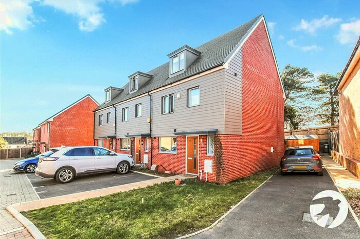 4 Bedroom End Of Terrace House To Rent In Gala Avenue, Swanley, BR8