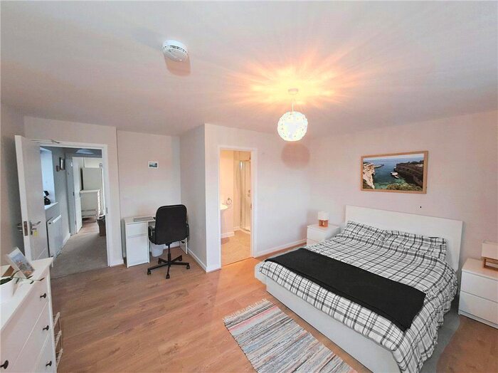 1 Bedroom Property To Rent In Queen Eleanors Road, Guildford, Surrey, GU2