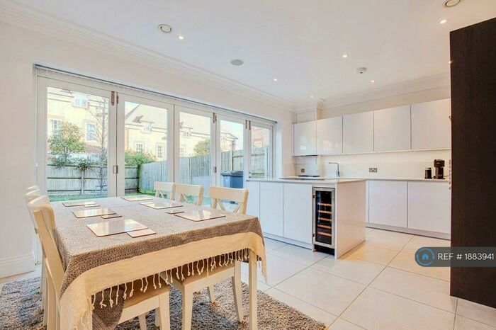 4 Bedroom Semi-Detached House To Rent In Ashridge Close, London, N3