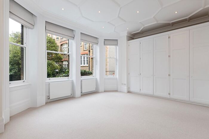 1 Bedroom Flat To Rent In Cadogan Gardens, London, SW3