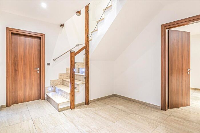 5 Bedroom Detached House To Rent In Horsell, Woking, GU21