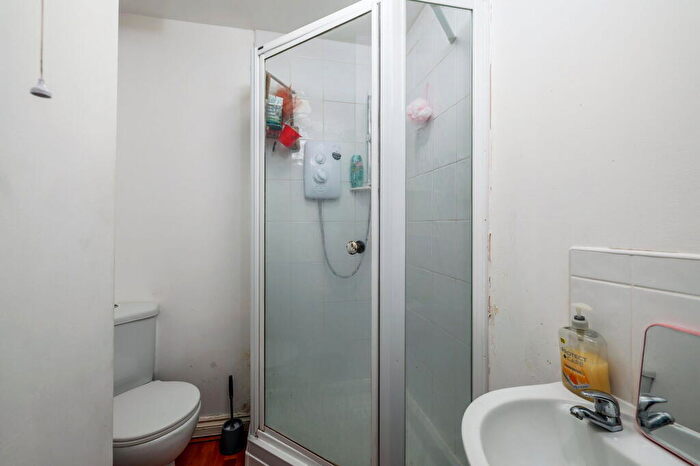 2 Bedroom Flat For Sale In Endeavour Court, Plymouth, Devon, PL1