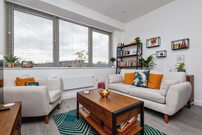1 Bedroom Flat For Sale In Ladymead, Guildford, Surrey, GU1