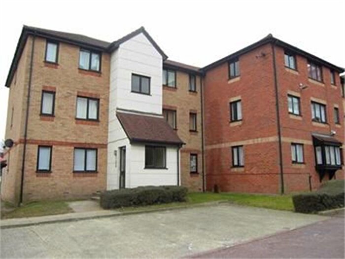 1 Bedroom Flat To Rent In Magpie Close, Enfield, EN1