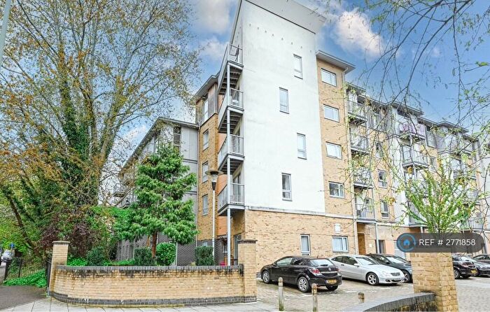 2 Bedroom Flat To Rent In Coombe Way, Farnborough, GU14