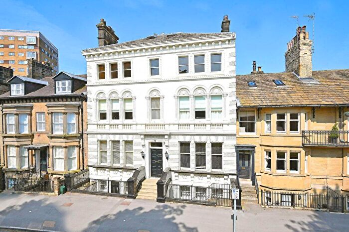 3 Bedroom Flat To Rent In The White House, Park Parade, HG1
