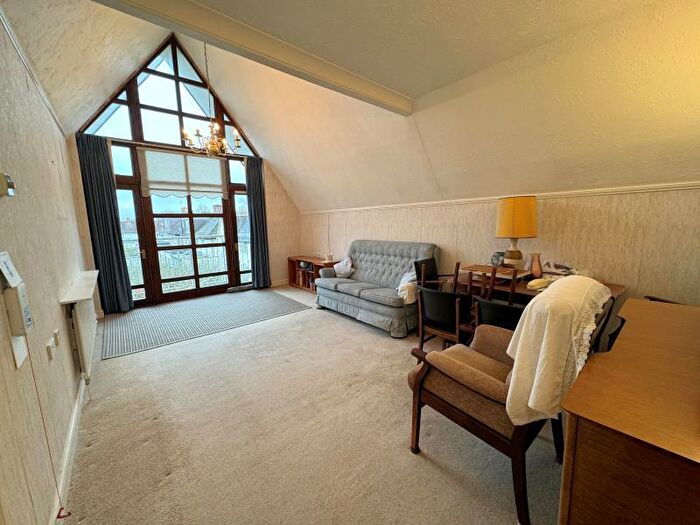 1 Bedroom Retirement Property For Sale In Hamilton Square, North Finchley, N12