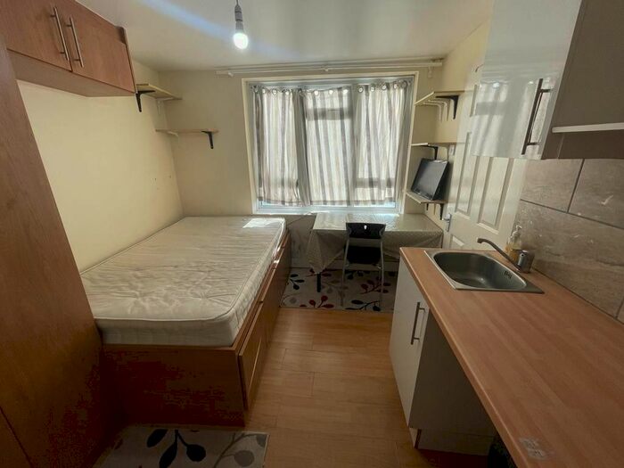 Studio To Rent In Shaftesbury Circle, Shaftesbury Avenue, Harrow, Greater London, HA2