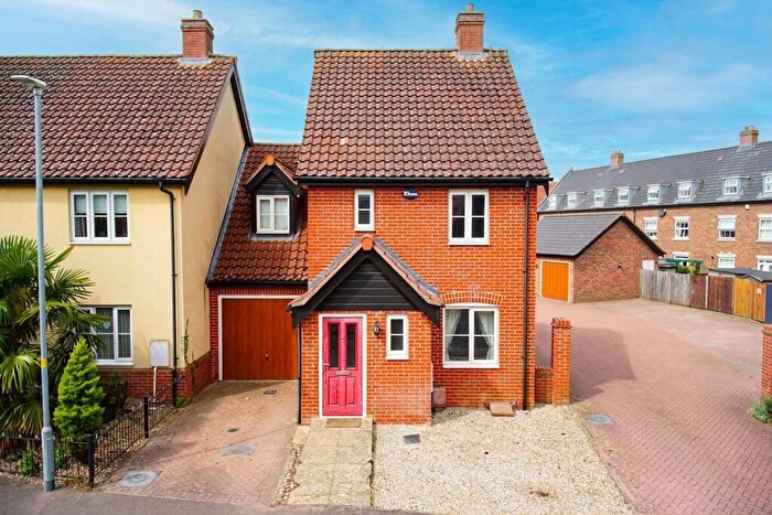3 Bedroom Link Detached House To Rent In Metamec Drive, Dereham, NR19