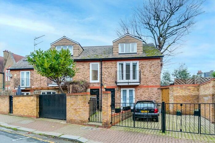 1 Bedroom Terraced House To Rent In Bolingbroke Walk, Battersea Park, SW11