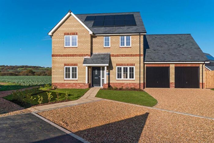 4 Bedroom Detached House For Sale In Godshill Village, PO38