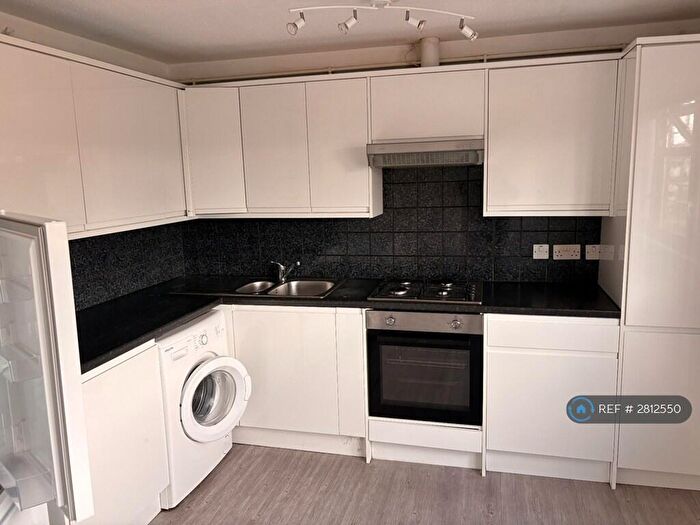 3 Bedroom Flat To Rent In Hamilton Close, London, N17