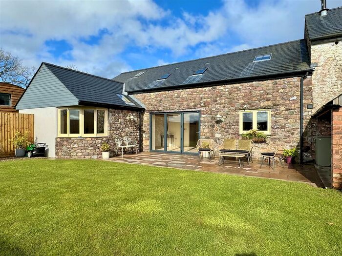 4 Bedroom Property For Sale In Llangadog, SA19