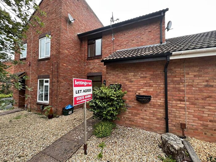 2 Bedroom Property To Rent In Ashtree Road, Frome, Somerset, BA11