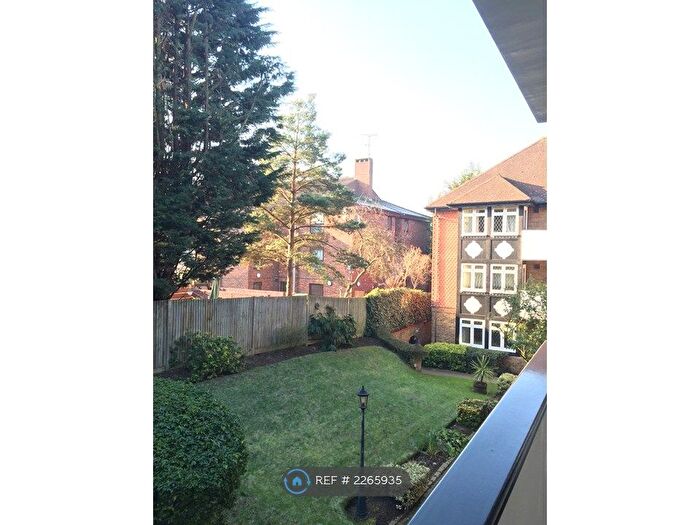 2 Bedroom Flat To Rent In Holden Road, London, N12