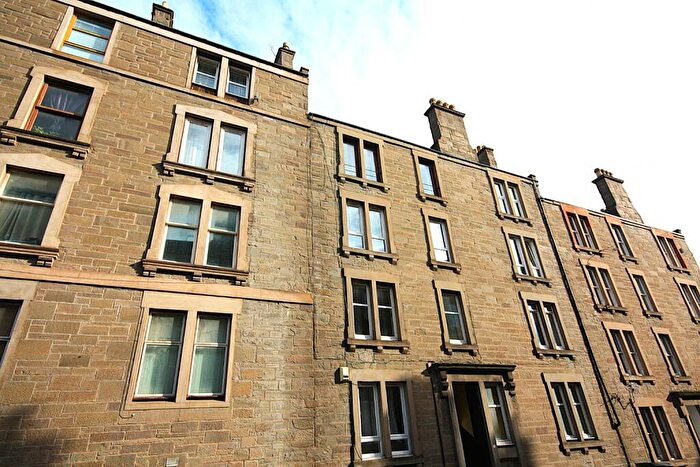 2 Bedroom Flat To Rent In Provost Road, Dundee, DD3