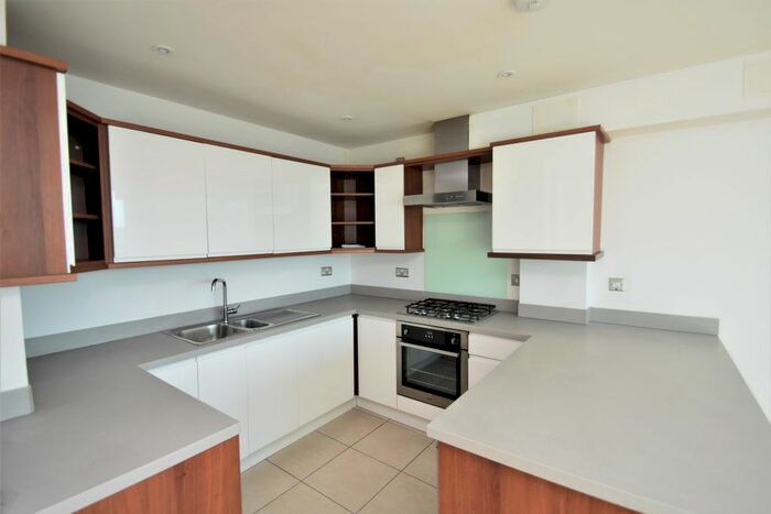 2 Bedroom Flat To Rent In The Hard, Portsmouth, Hampshire, PO1