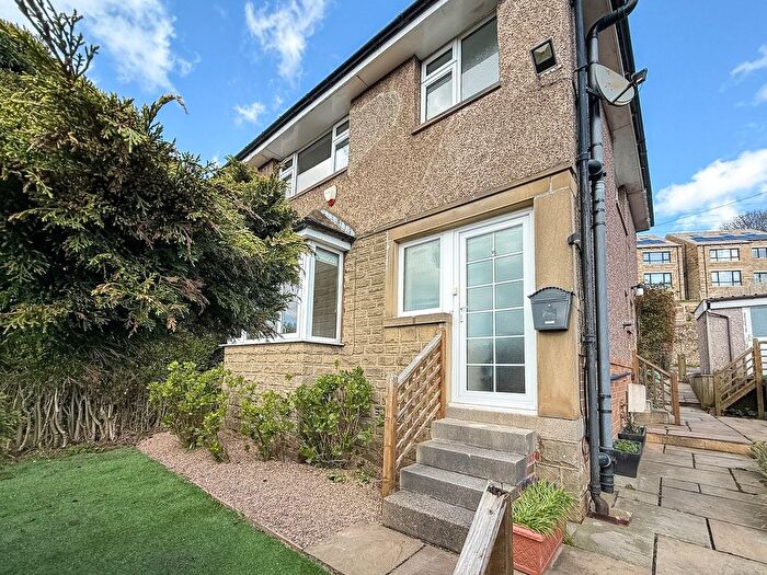 3 Bedroom Semi Detached House To Rent In Greenfield Road, Holmfirth, HD9