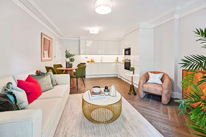 1 Bedroom Flat To Rent In Flat St George's Court, - Gloucester Road, London, SW7