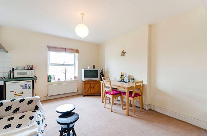 3 Bedroom Flat For Sale In Gipsy Hill, Gipsy Hill, London, SE19