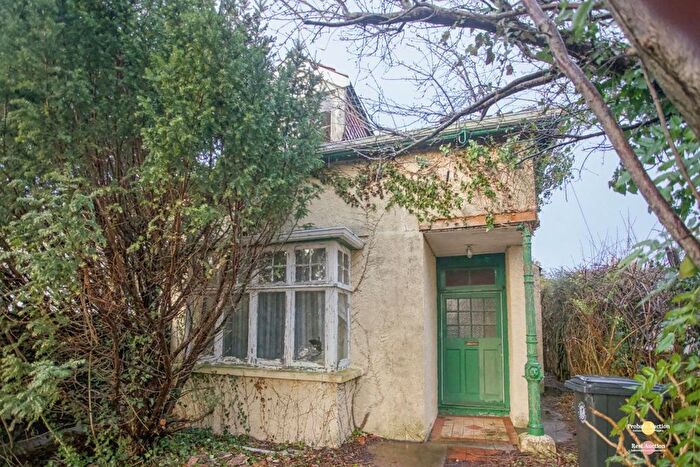 3 Bedroom Semi Detached House For Sale In Glenview Road, Bristol, Avon, BS4