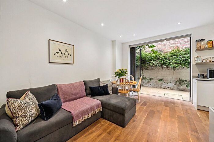 2 Bedroom Flat For Sale In Tunis Road, London, W12
