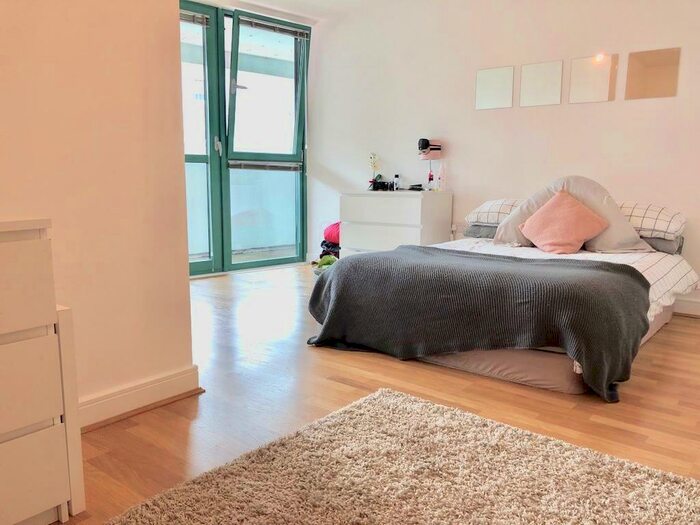 1 Bedroom Flat To Rent In Ocean Crescent, City Centre *Zero Deposit Guarantee Available*, PL1