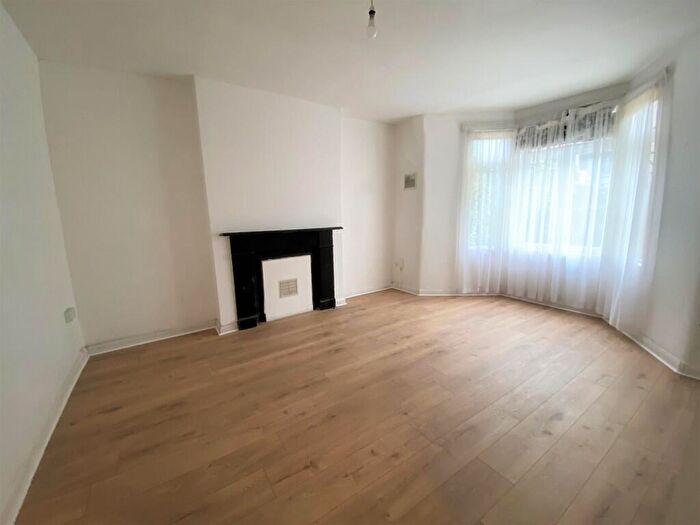 1 Bedroom Ground Maisonette To Rent In Lower Ground Floor, Drayton Park, N5