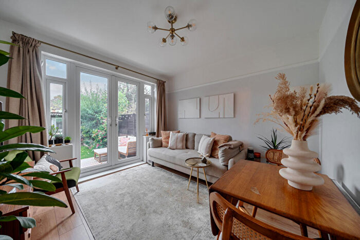 2 Bedroom Maisonette For Sale In Moremead Road, London, SE6