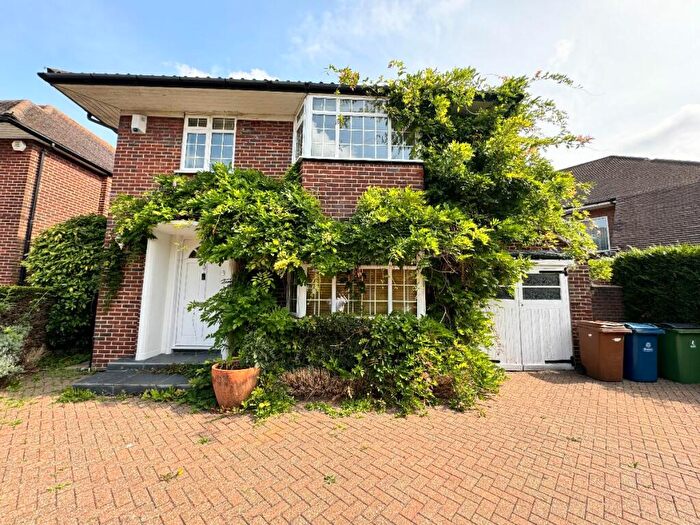 4 Bedroom Detached House To Rent In Thornton Grove, Pinner, HA5