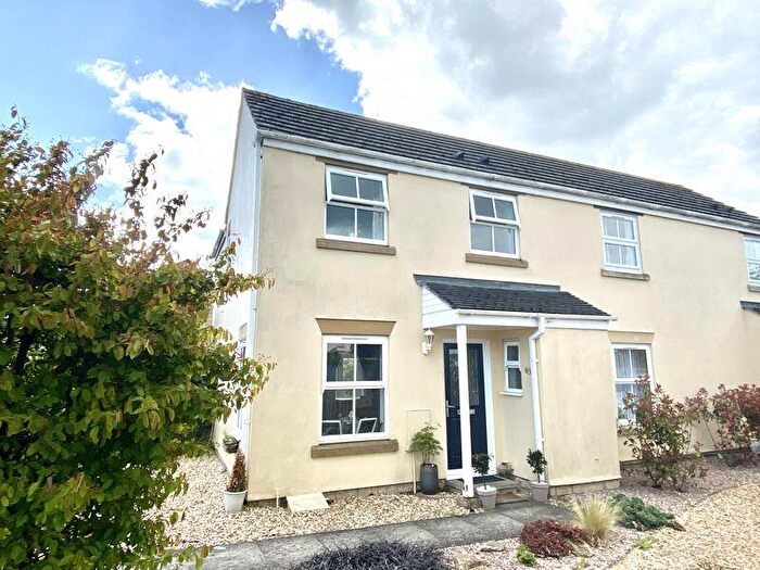 3 Bedroom Semi-Detached House To Rent In Springfield Drive, Calne, SN11