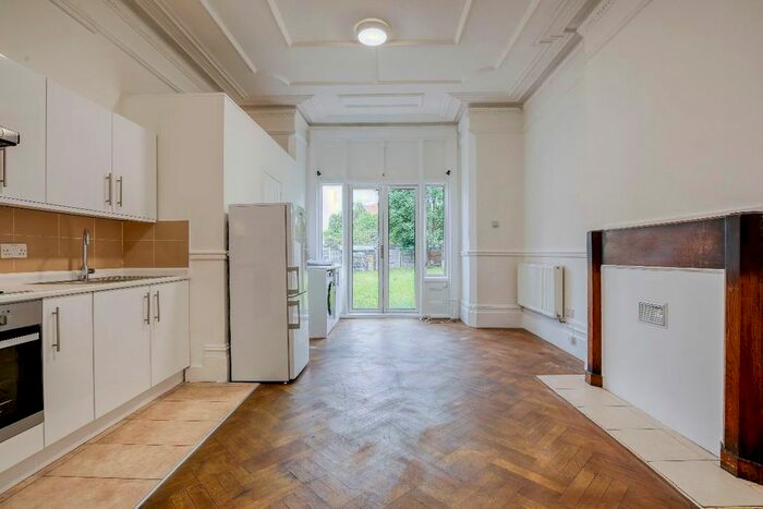 Studio To Rent In Uxbridge Road, Ealing, London, W3