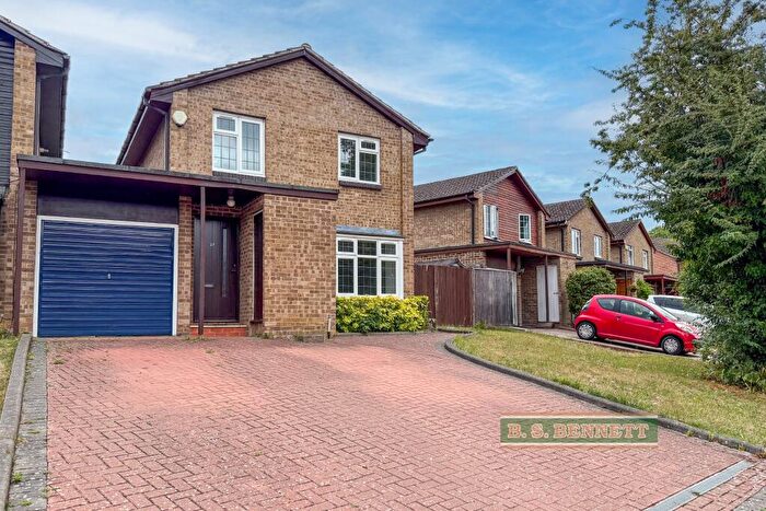 4 Bedroom Link Detached House For Sale In Datchet, Berkshire, SL3