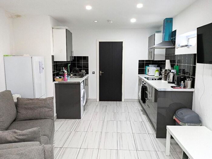 2 Bedroom Terraced House To Rent In A Cornwall Street, Cardiff, CF11