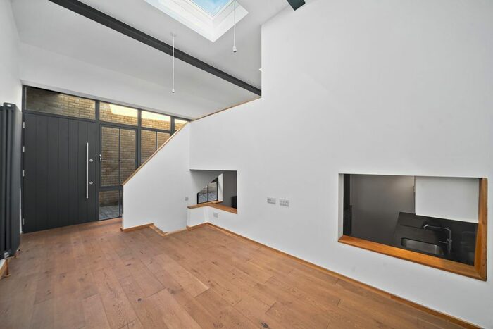 1 Bedroom Flat To Rent In Printer Mews, Teddington, TW11