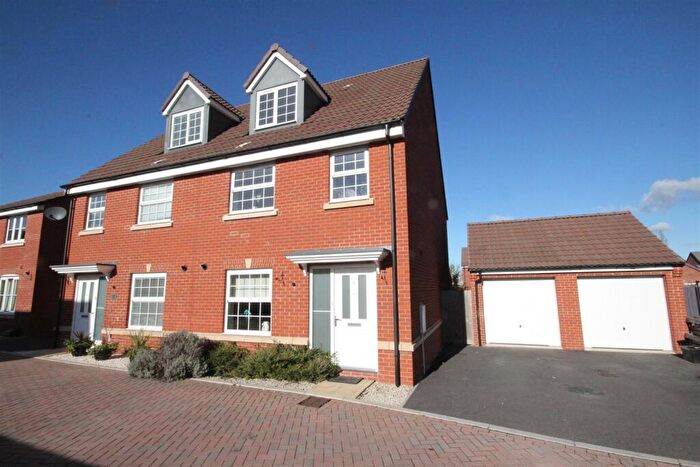 4 Bedroom Semi-Detached House To Rent In The Bramblings, Melksham, SN12