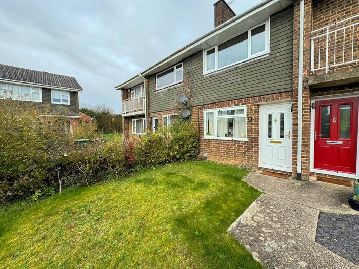 2 Bedroom Flat To Rent In Handel Close, Brighton Hill, Basingstoke, RG22