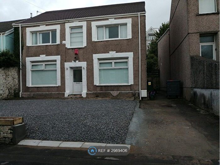 2 Bedroom Flat To Rent In St. Thomas, Swansea, SA1