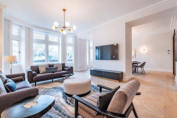 4 Bedroom Flat To Rent In Kensington Road, London, W8