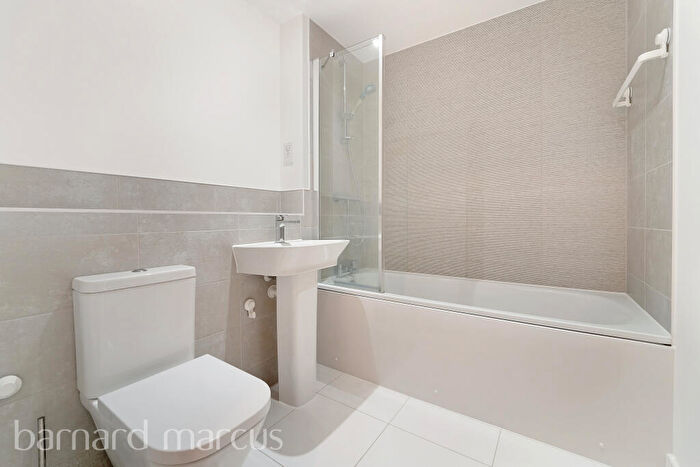 1 Bedroom Apartment To Rent In Gunpowder Road, KT4