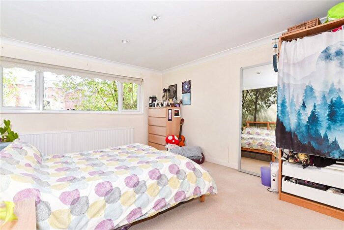 2 Bedroom Flat For Sale In High Trees Close, Caterham, Surrey, CR3