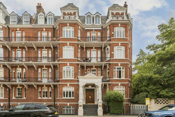 3 Bedroom Flat To Rent In Holland Park Gardens, London, W14