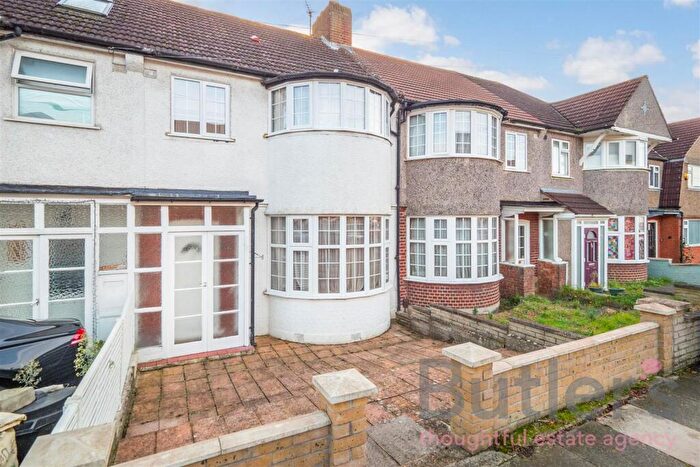 3 Bedroom Terraced House To Rent In Rougemont Avenue, Morden, SM4
