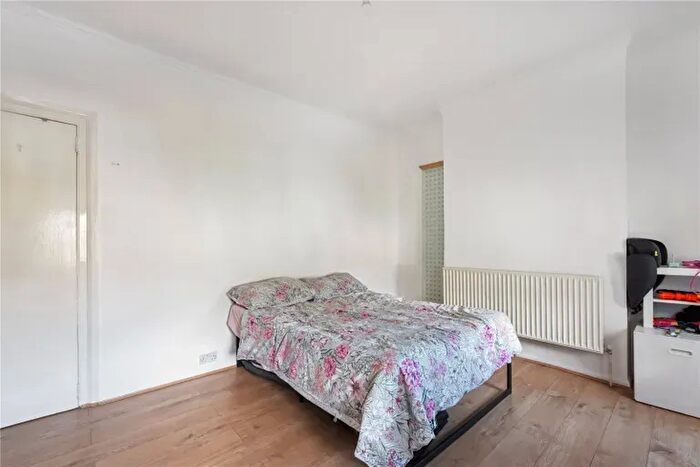 4 Bedroom Maisonette To Rent In Promenade Mansions The Promenade, Edgware, HA8