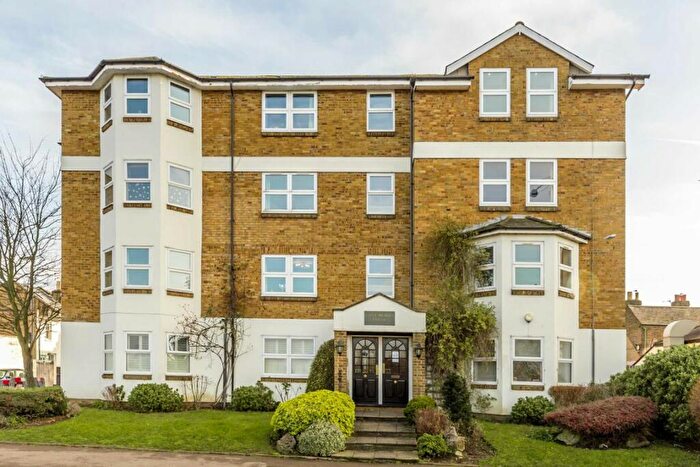 2 Bedroom Flat To Rent In Portsmouth Road, Surbiton, KT6