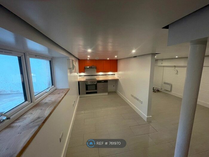 1 Bedroom Flat To Rent In Rough Rew, Dorking, RH4