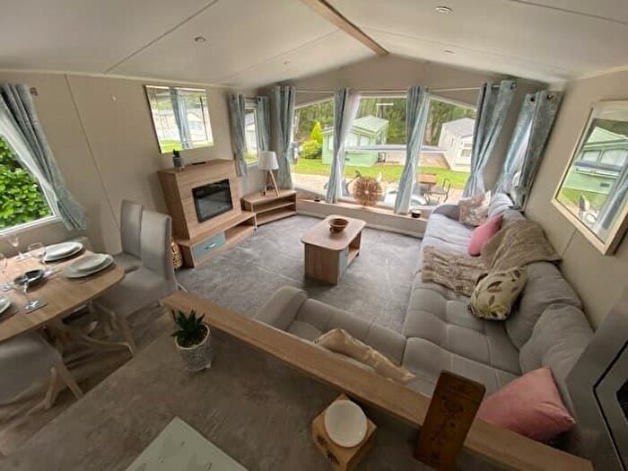 2 Bedroom Mobile/park Home For Sale In Newhaven, Buxton, SK17