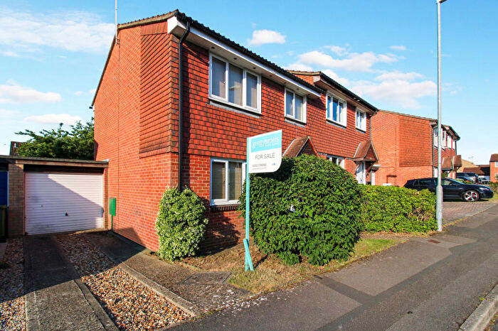 3 Bedroom Semi-Detached House For Sale In Wargrove Drive, College Town, Sandhurst, GU47