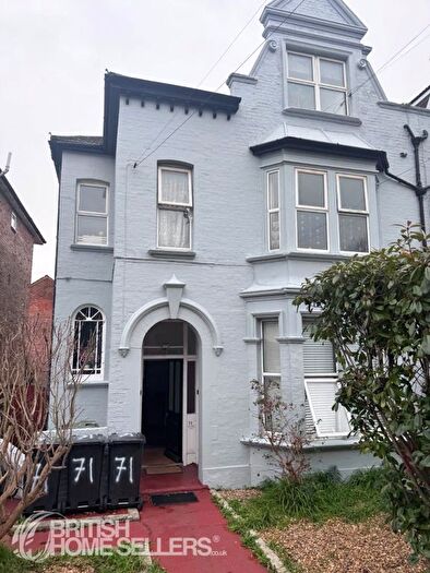 2 Bedroom Flat For Sale In Amherst Road, Bexhill-On-Sea, East Sussex, TN40