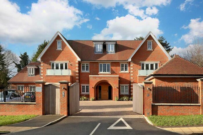 2 Bedroom Apartment To Rent In Amersham Road, Beaconsfield, HP9